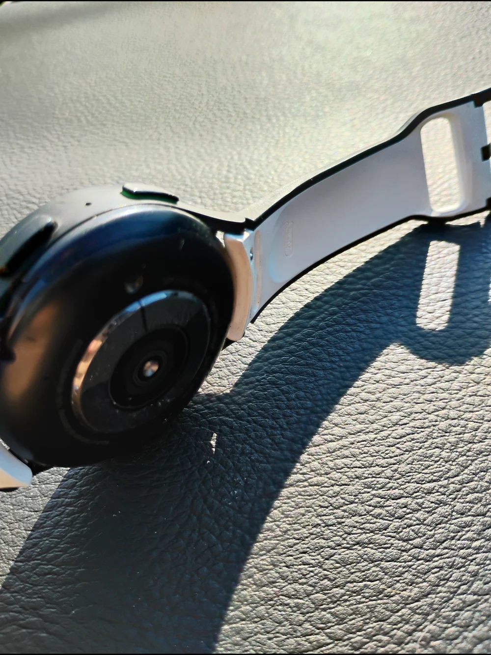 Smartwatch with White Band and Black Case - Lightweight Wearable Golf Edition
